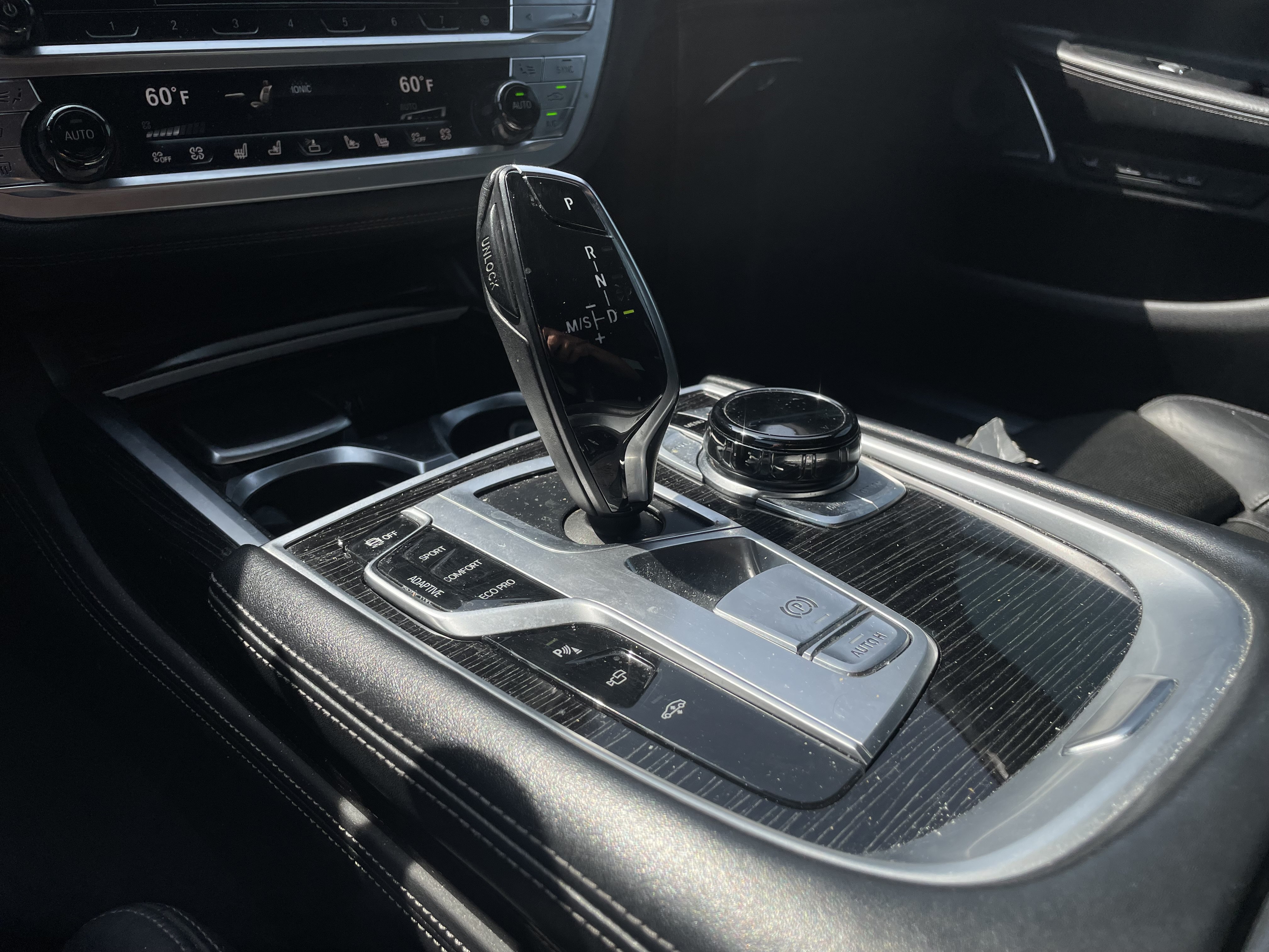 Used 2019 BMW 750i w/ Executive Package RWD image 17