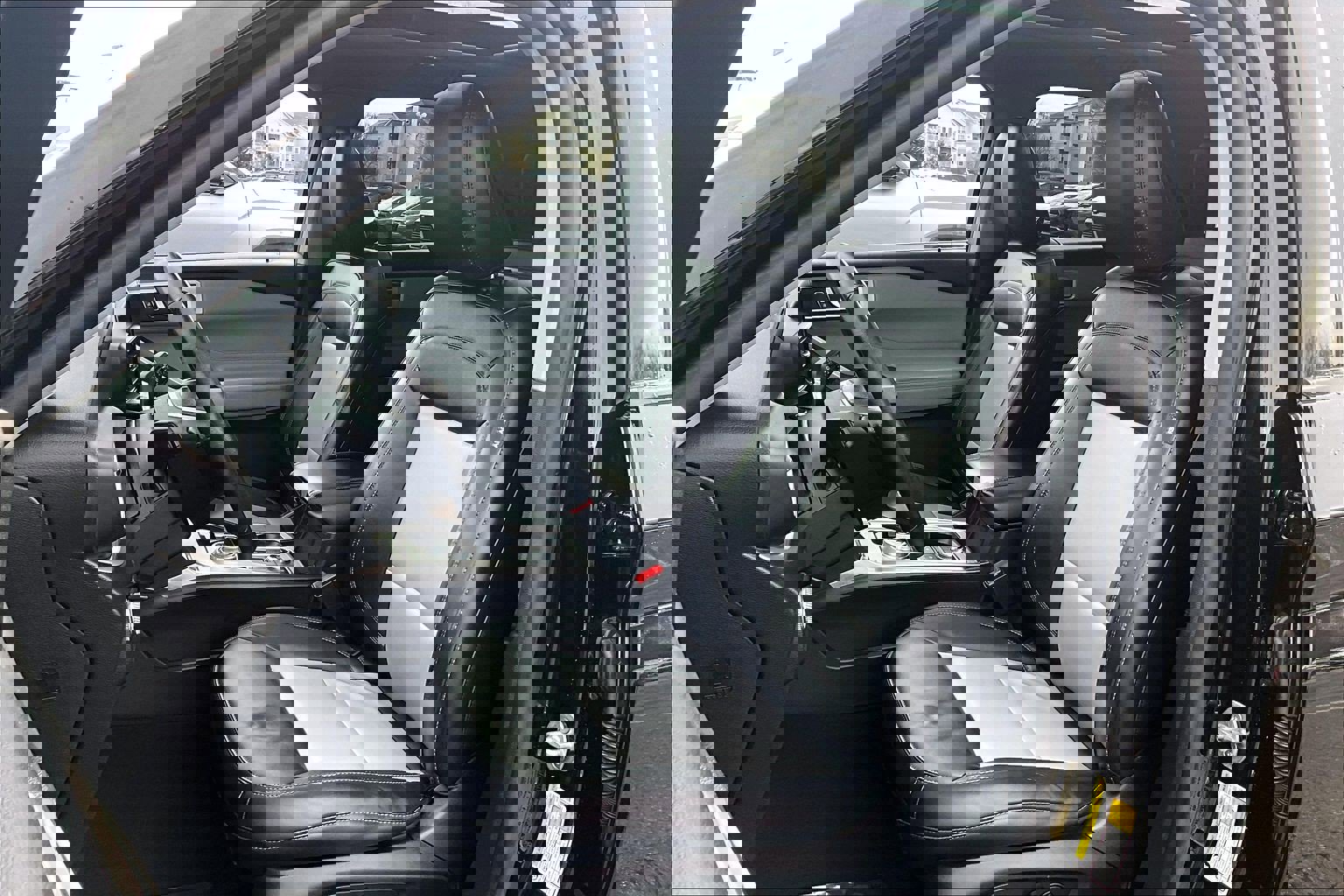 Used 2022 Ford Explorer XLT w/ Equipment Group 202A image 23