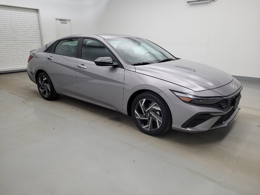 Used 2025 Hyundai Elantra Sport image 11