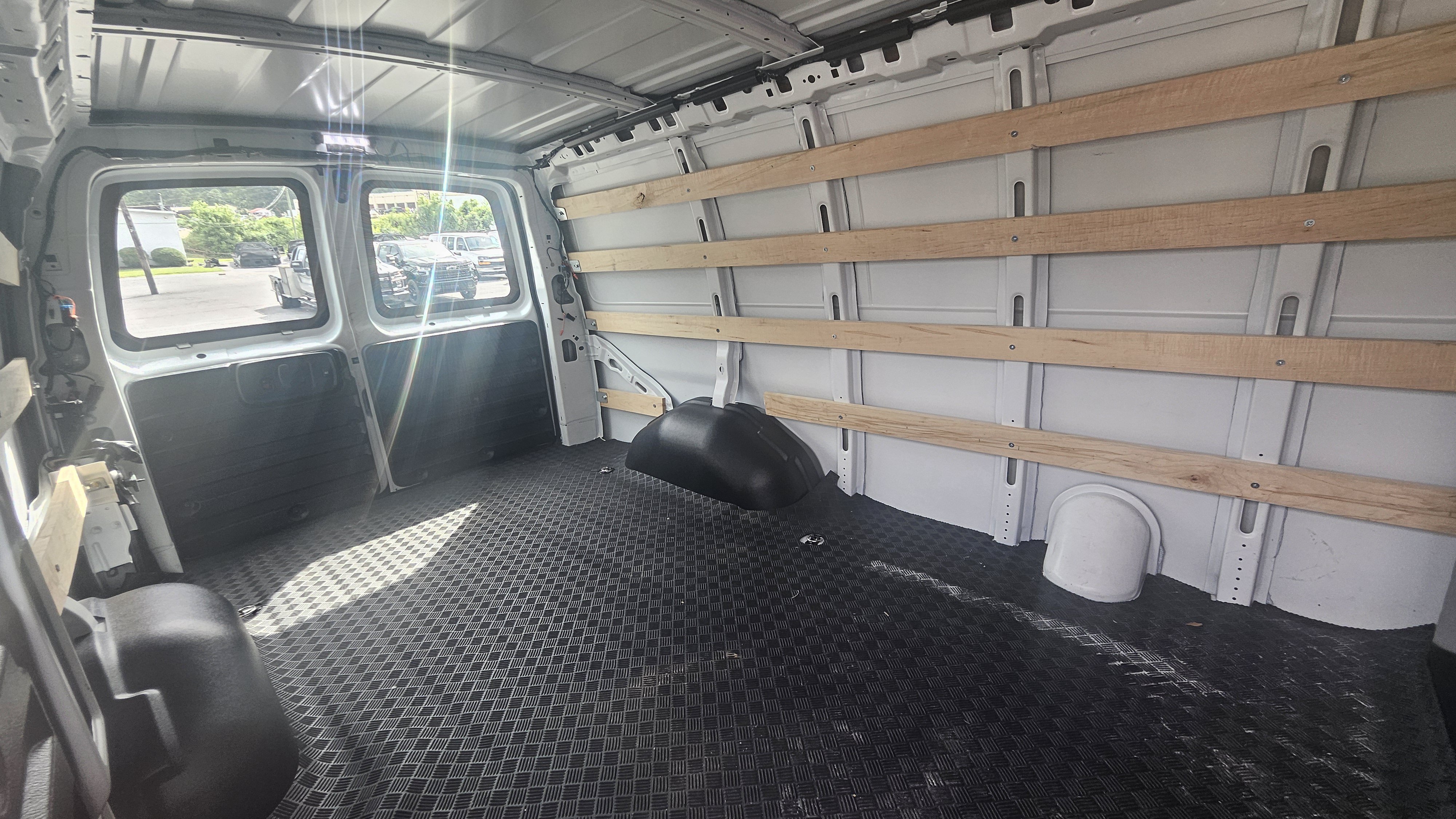 Used 2025 Chevrolet Express 2500 w/ Driver Convenience Package RWD image 9