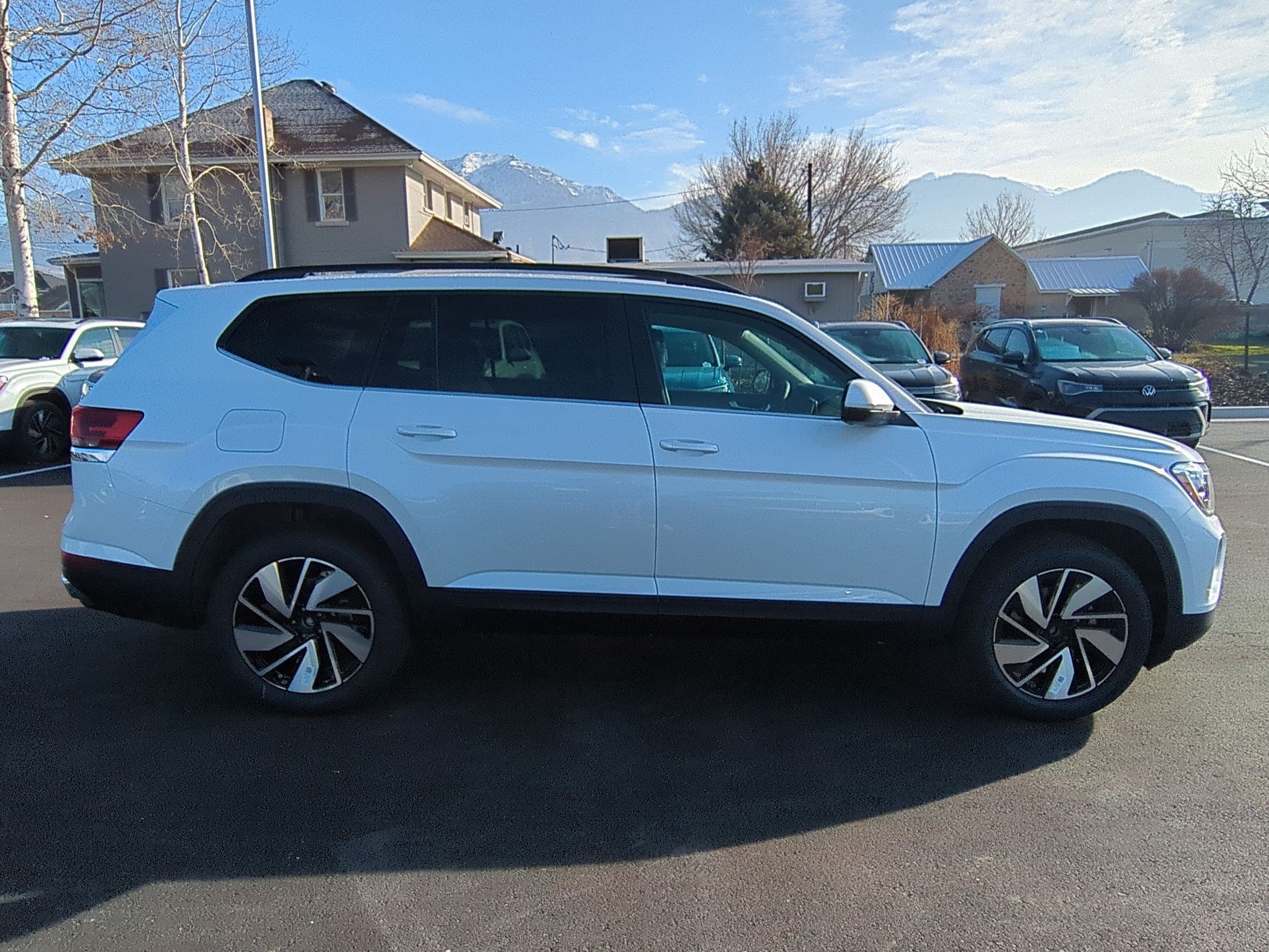 New 2026 Volkswagen Atlas Peak Edition AWD/4WD image 2
