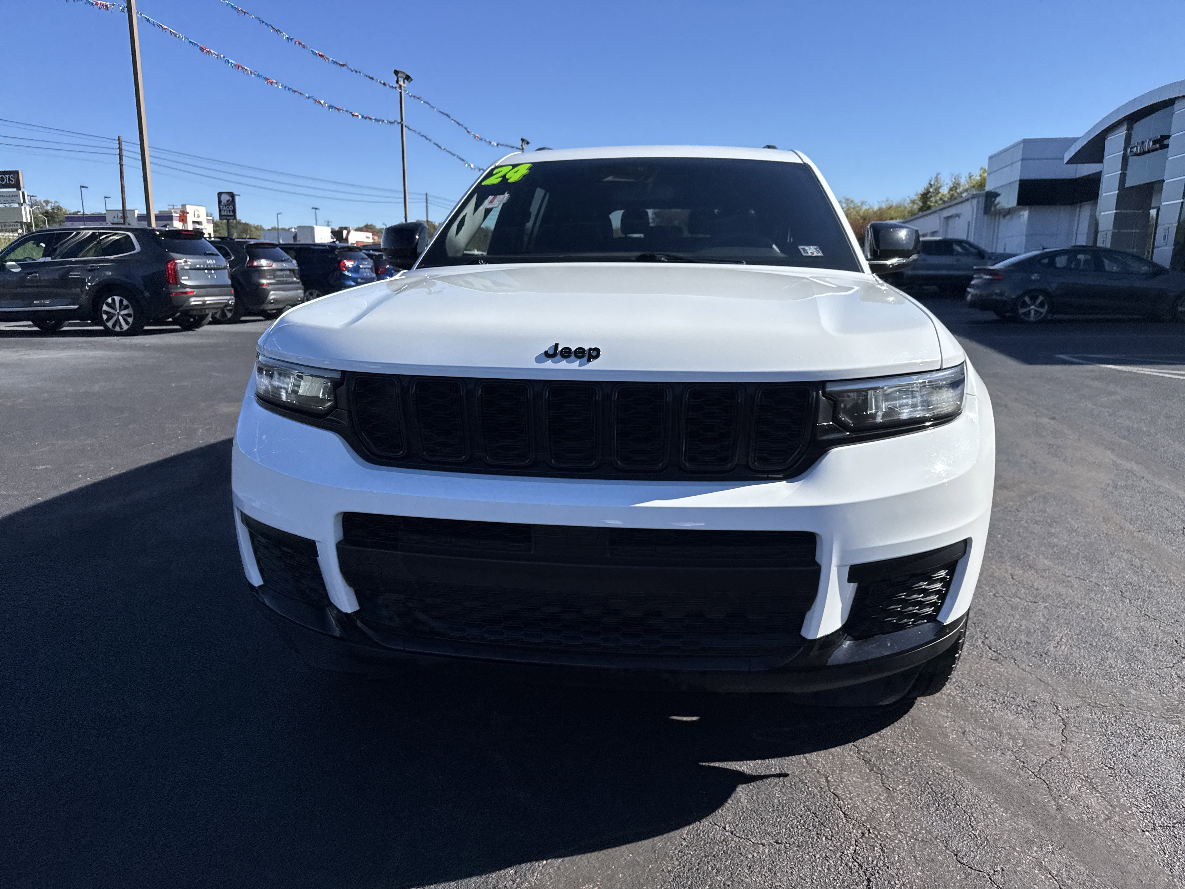 Used 2024 Jeep Grand Cherokee L Laredo image 9