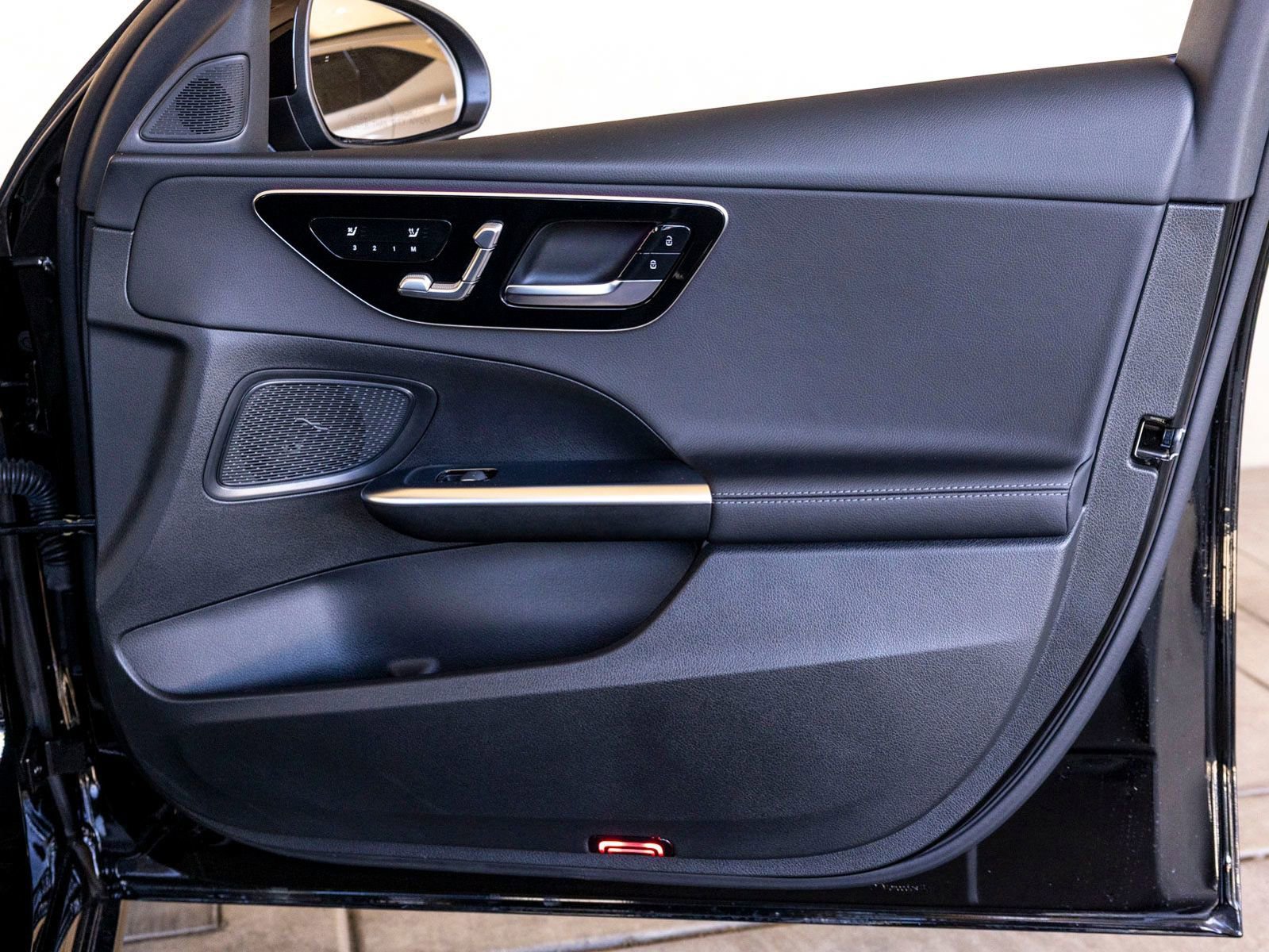 Used 2025 Mercedes-Benz C 300 Sedan image 24