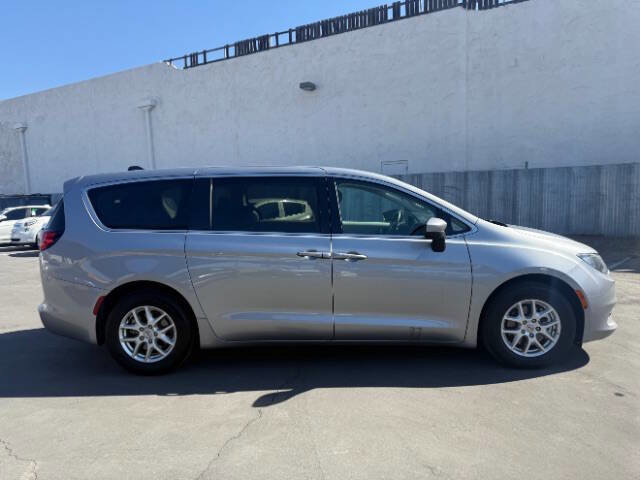Used 2021 Chrysler Voyager LX image 3