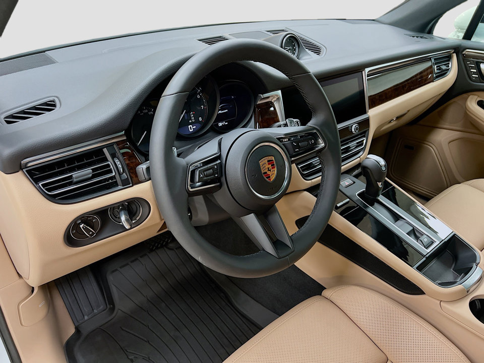New 2026 Porsche Macan AWD/4WD image 4