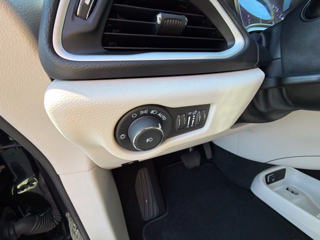 Used 2024 Chrysler Pacifica Touring-L FWD image 13