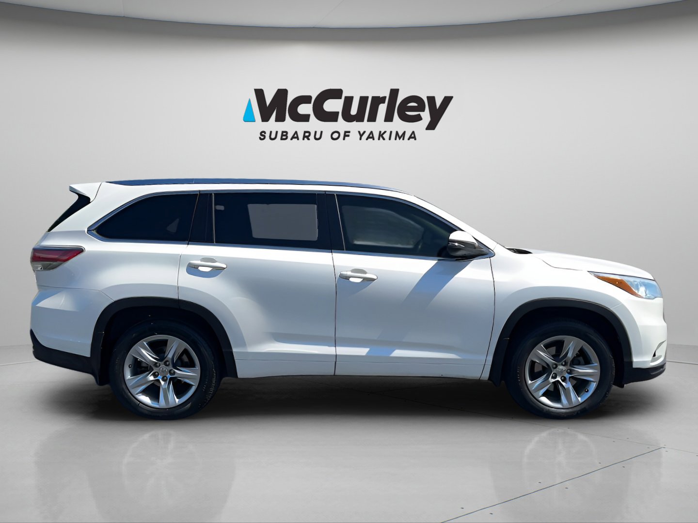 Used 2014 Toyota Highlander Limited w/ Driver Technology Package AWD/4WD image 4