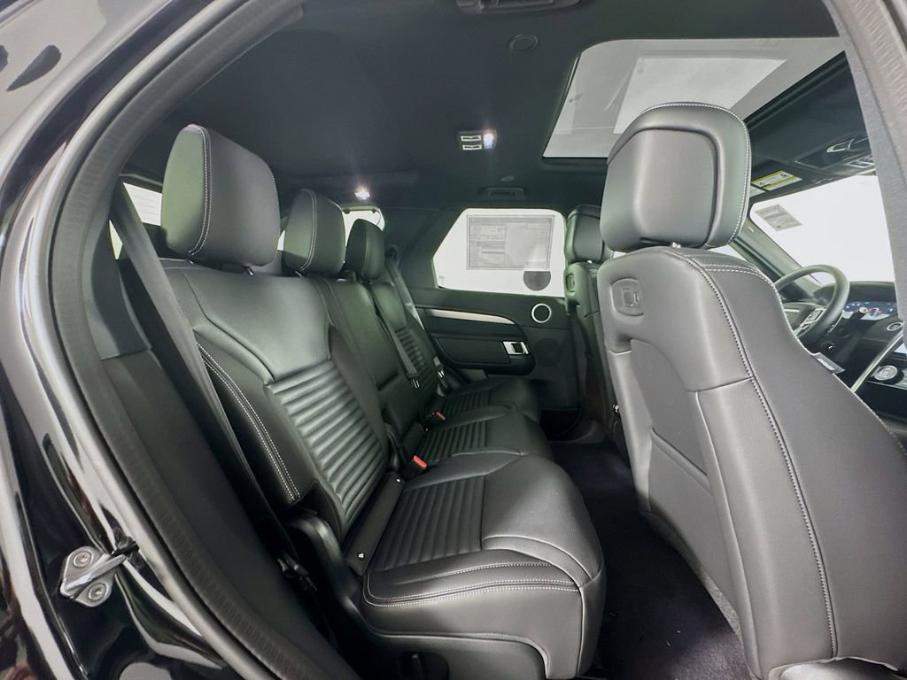 New 2025 Land Rover Discovery Dynamic SE image 27