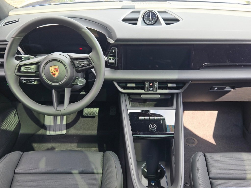 New 2025 Porsche Macan 4 Electric image 34