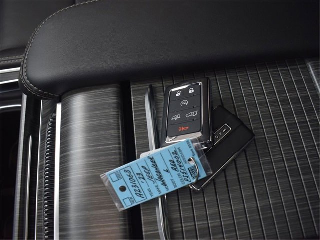 New 2023 Jeep Wagoneer L Series III w/ Premium Group I image 39