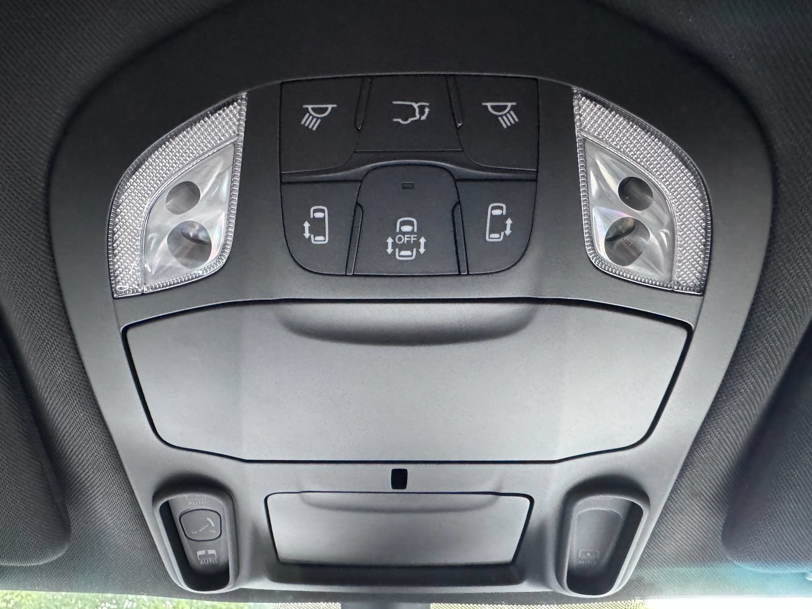 New 2025 Chrysler Pacifica Select w/ Uconnect Theater Family Group AWD/4WD image 27