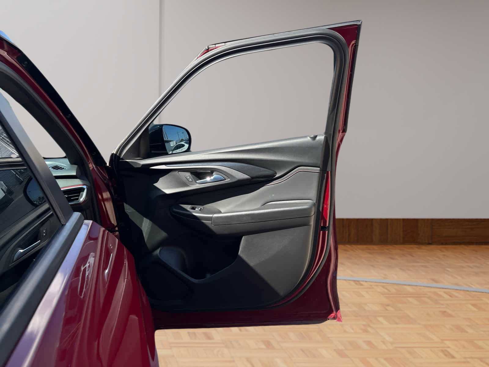 Used 2021 Chevrolet TrailBlazer RS w/ Convenience Package image 15