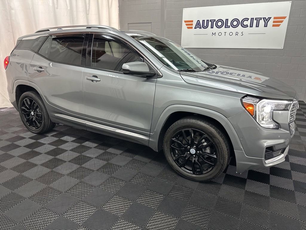 Used 2024 GMC Terrain Denali w/ Denali Premium Package AWD/4WD image 3