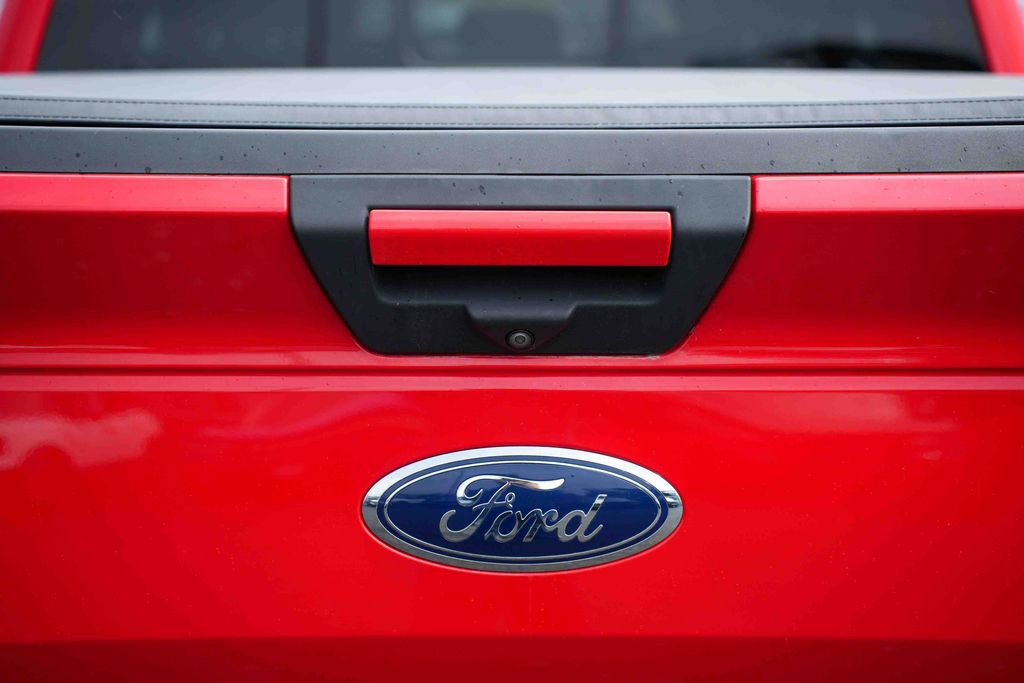 Used 2018 Ford F150 XLT w/ Equipment Group 302A Luxury image 11