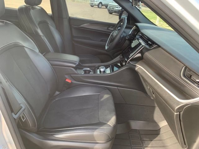 Used 2025 Jeep Grand Cherokee L Altitude image 32