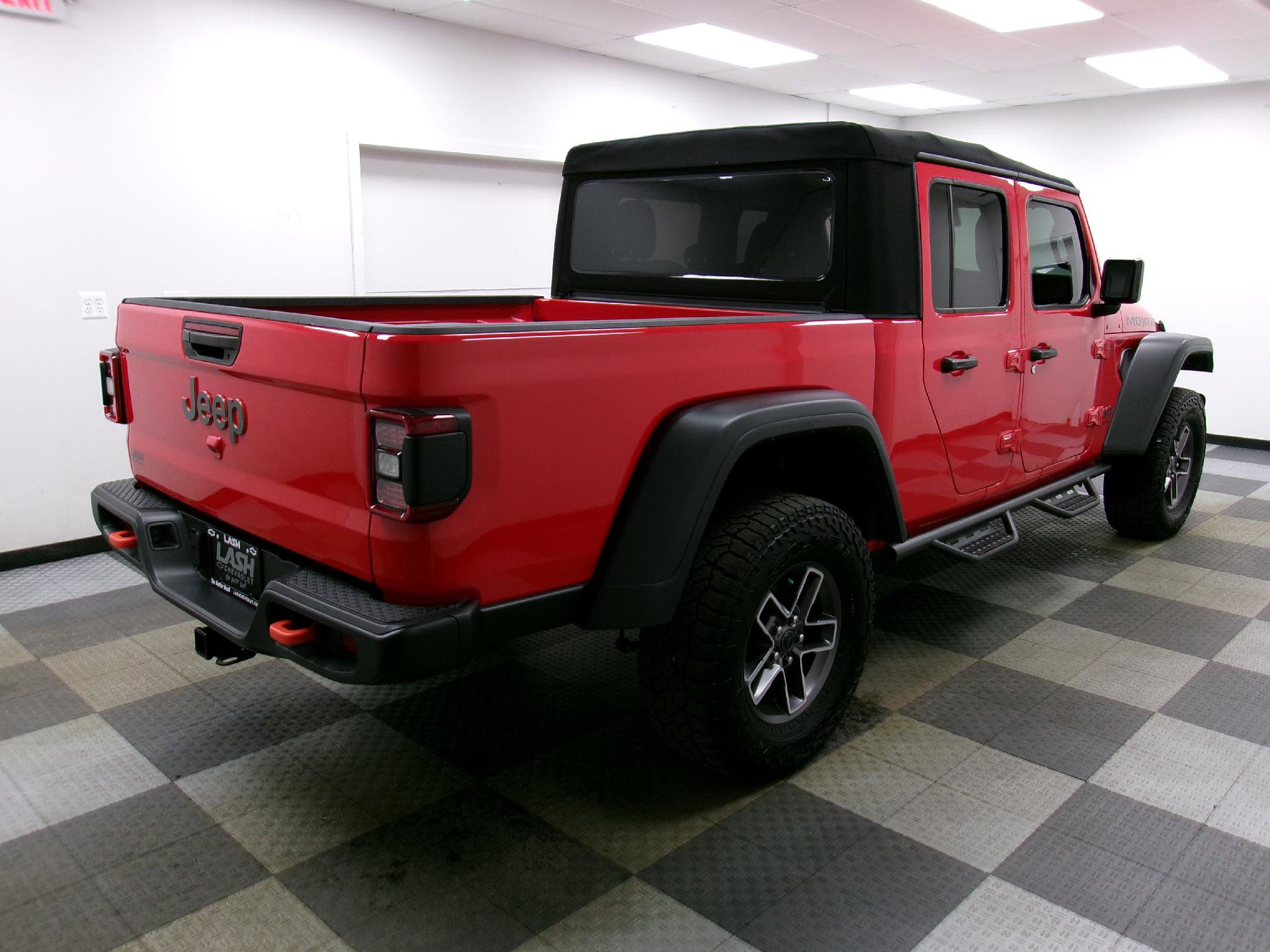 Used 2024 Jeep Gladiator Mojave w/ Technology Group image 17