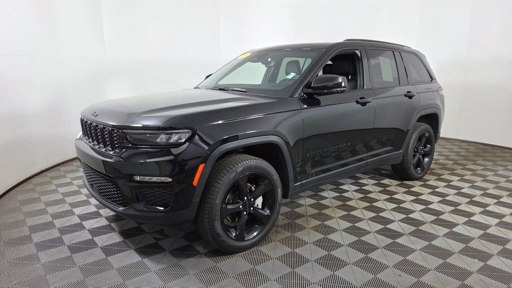 Used 2024 Jeep Grand Cherokee Limited w/ Black Appearance Package AWD/4WD image 9