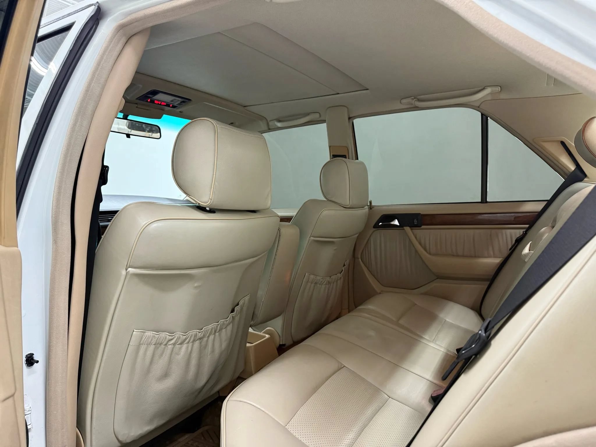 Used 1990 Mercedes-Benz 300 E 3.0 image 77