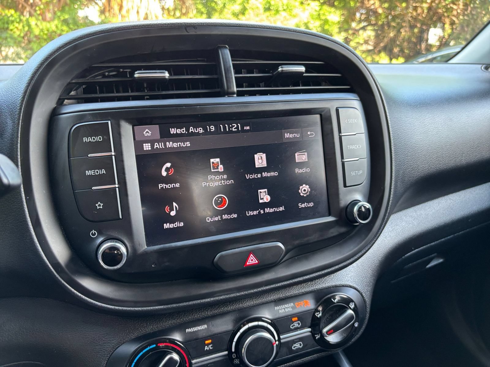 Used 2025 Kia Soul LX w/ LX Technology Package FWD image 19