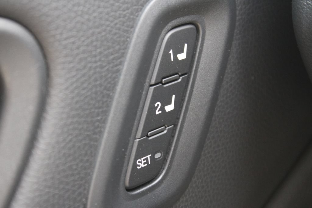 Certified 2025 Honda Pilot EX-L image 31