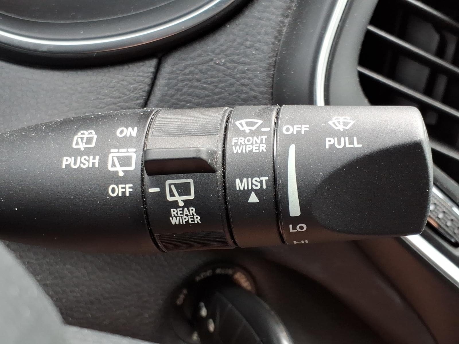 Used 2020 Jeep Cherokee Latitude AWD/4WD image 18