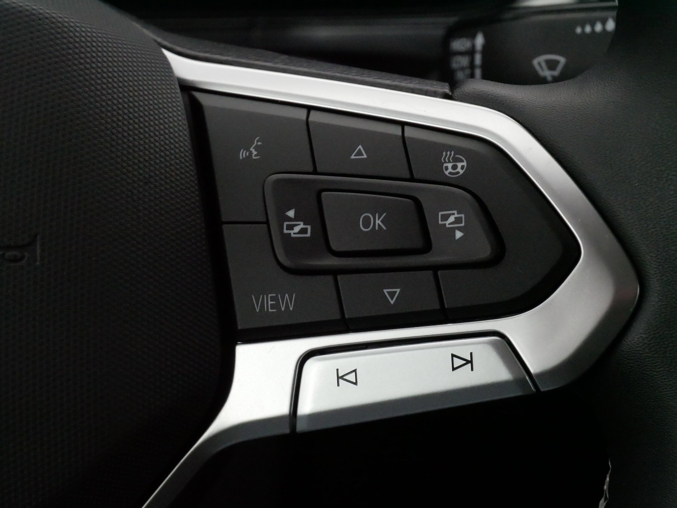 Used 2023 Volkswagen Taos SEL image 25