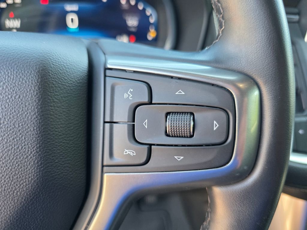 Used 2023 Chevrolet Suburban Premier image 25