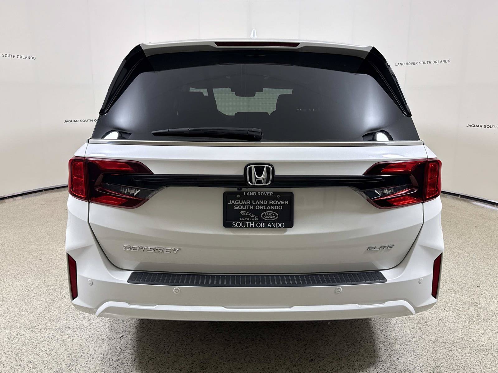 Used 2025 Honda Odyssey Elite image 4