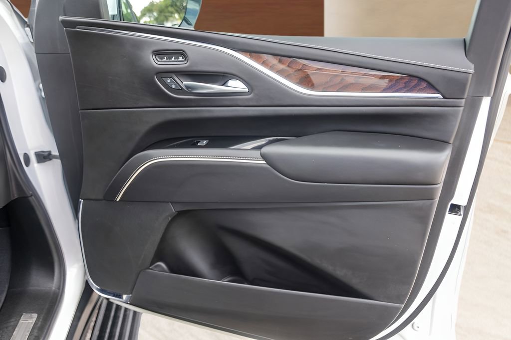 Used 2022 Cadillac Escalade Sport Platinum w/ LPO, ONYX Package AWD/4WD image 32