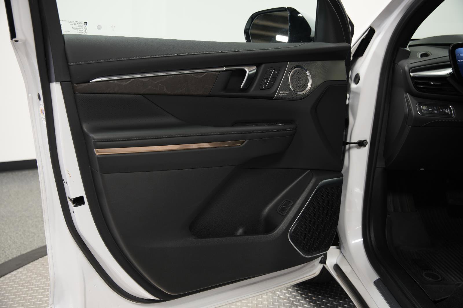 Used 2025 Buick Enclave Avenir image 22