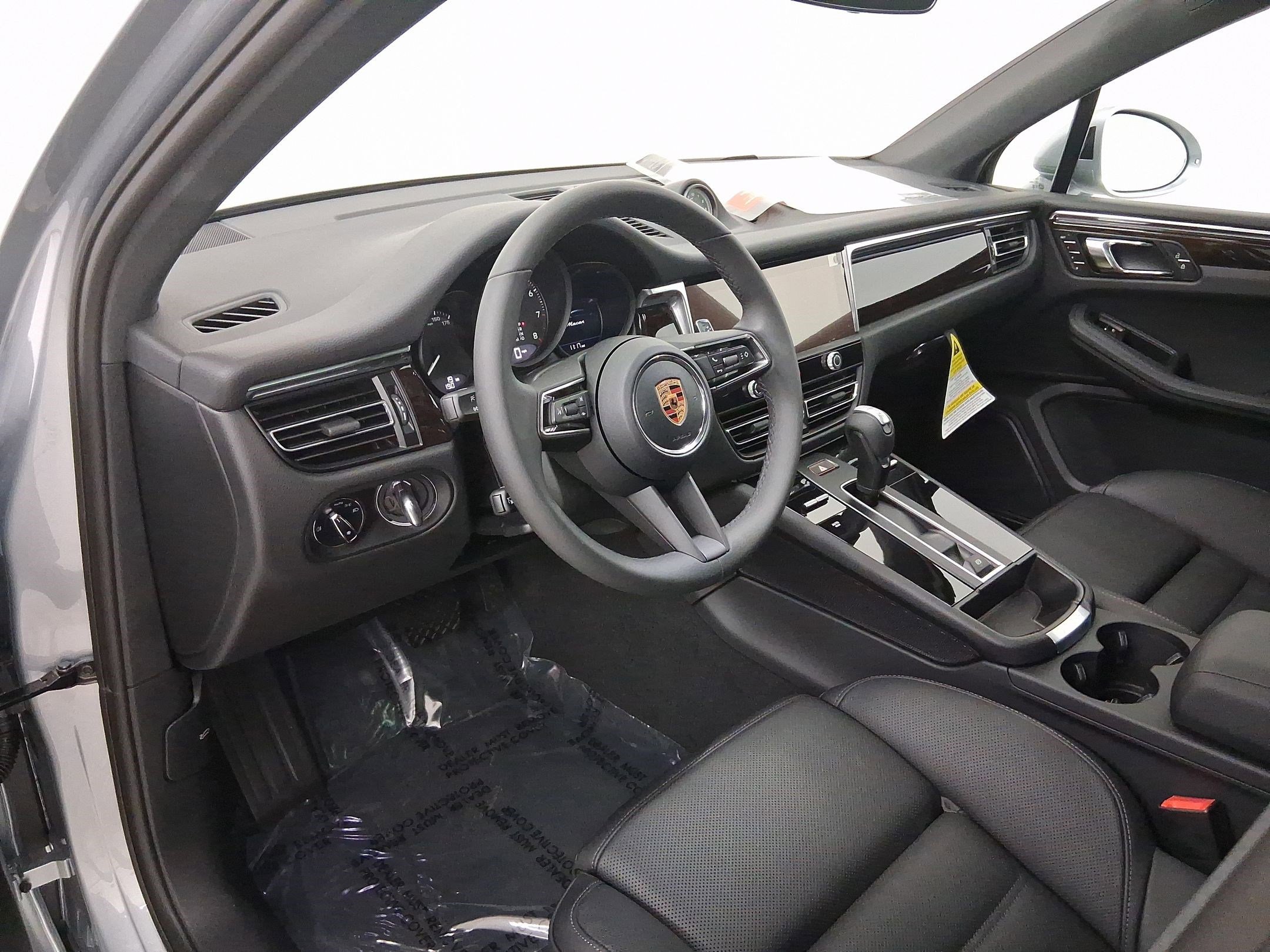 Used 2026 Porsche Macan image 4