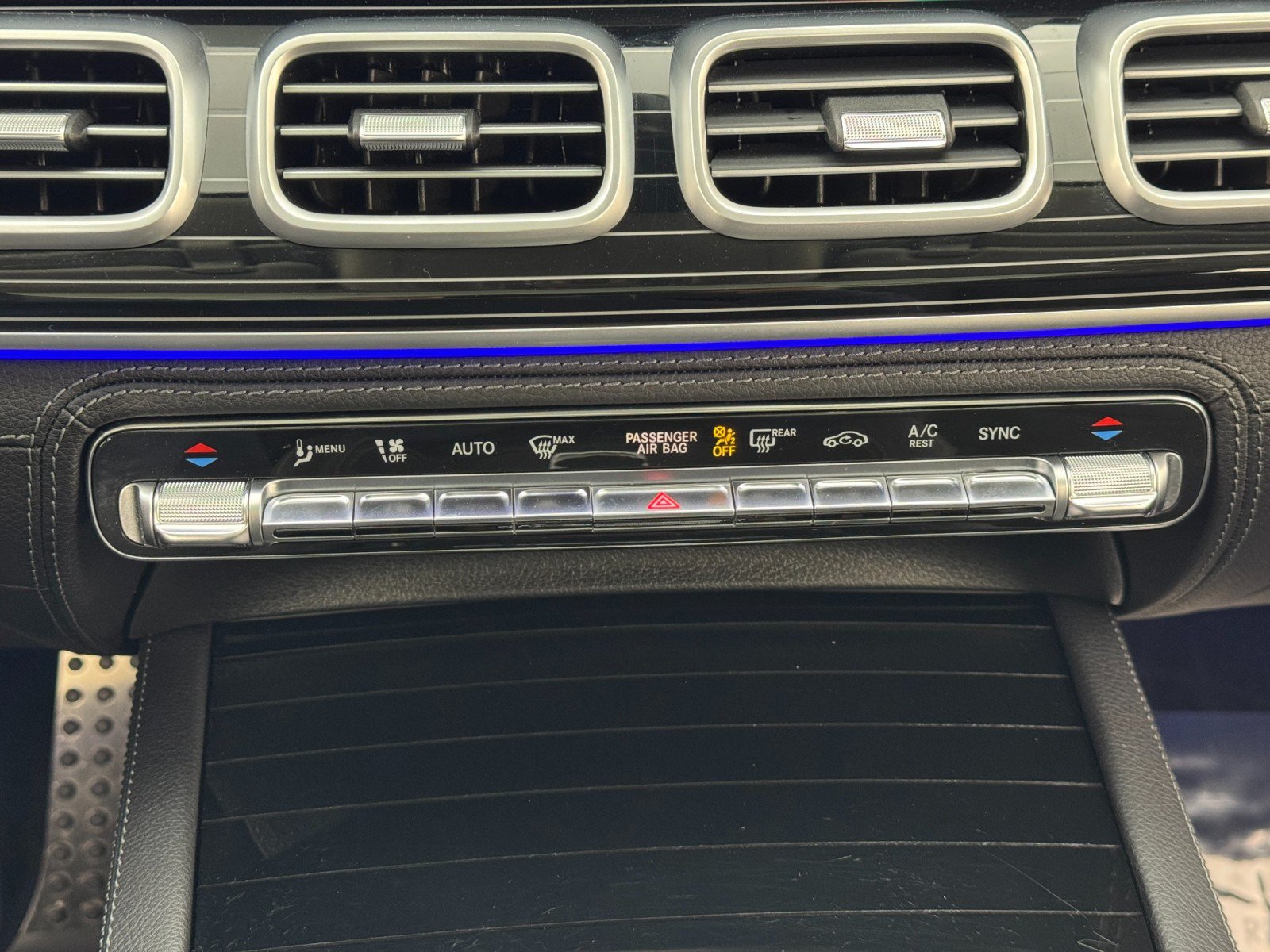Used 2024 Mercedes-Benz GLS 580 4MATIC image 37