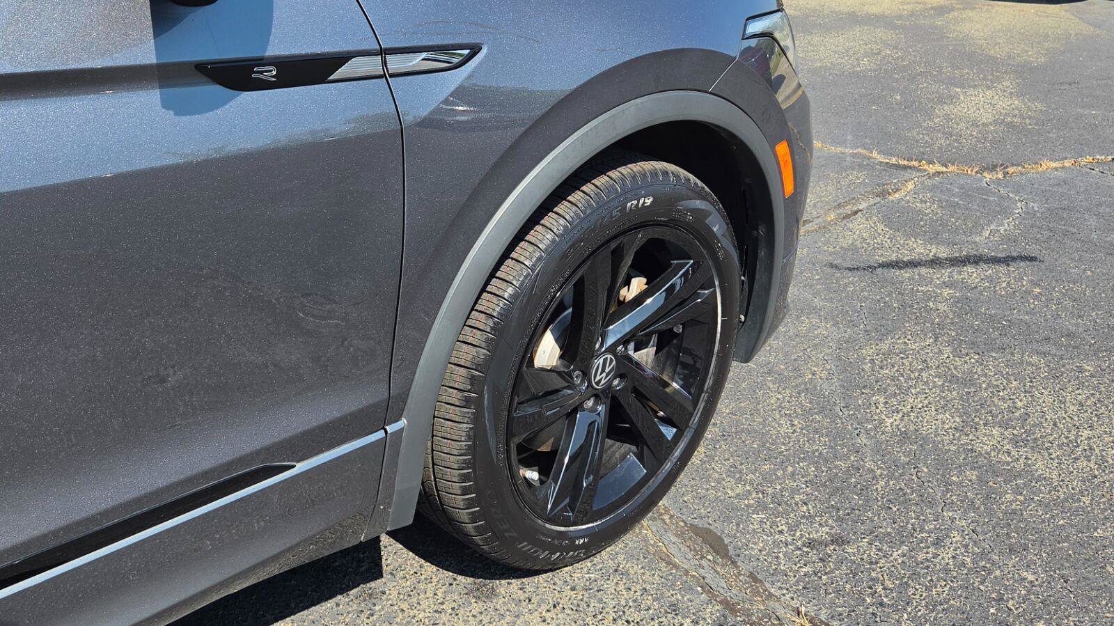 Certified 2024 Volkswagen Tiguan SE R-Line FWD image 17
