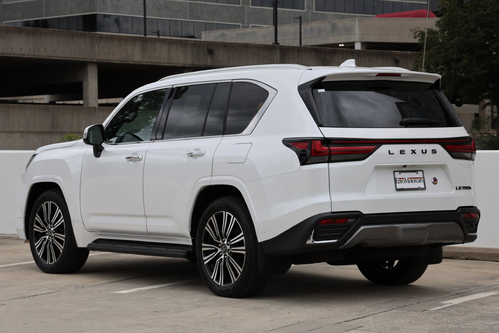 Used 2026 Lexus LX 700h Luxury AWD/4WD image 2