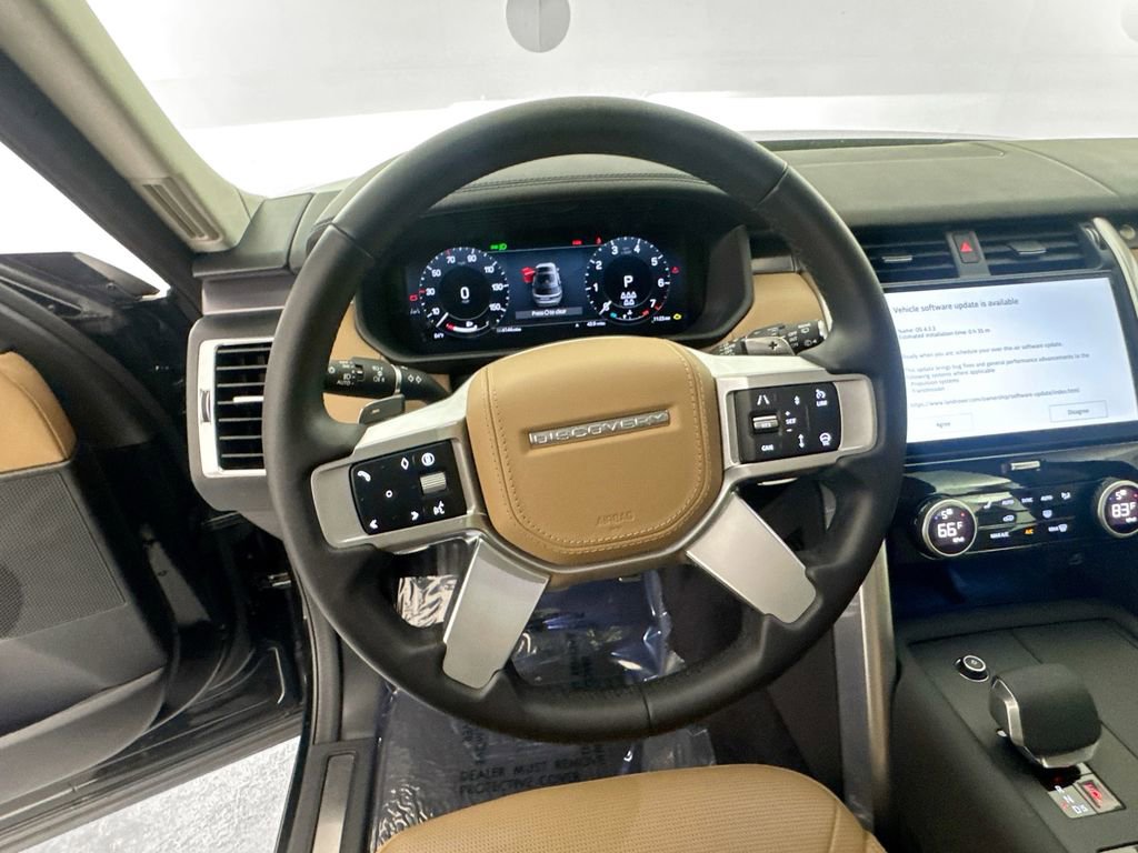 Certified 2025 Land Rover Discovery Metropolitan Edition image 11