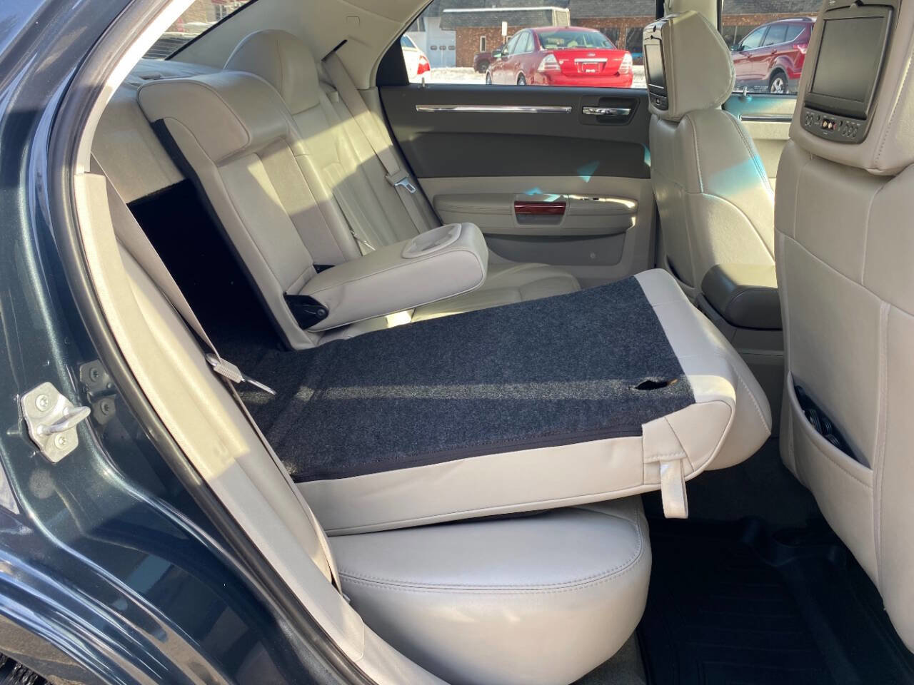 Used 2008 Chrysler 300 C w/ Protection Group II image 43