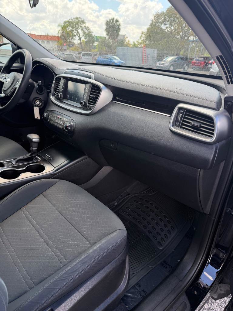 Used 2020 Kia Sorento LX FWD image 12