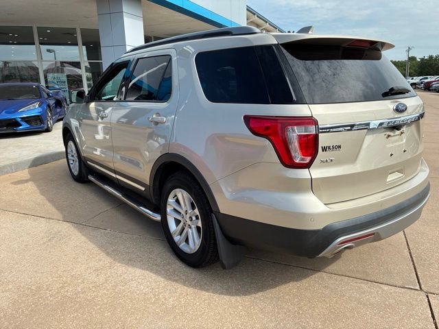 Used 2017 Ford Explorer XLT w/ Equipment Group 202A FWD image 8