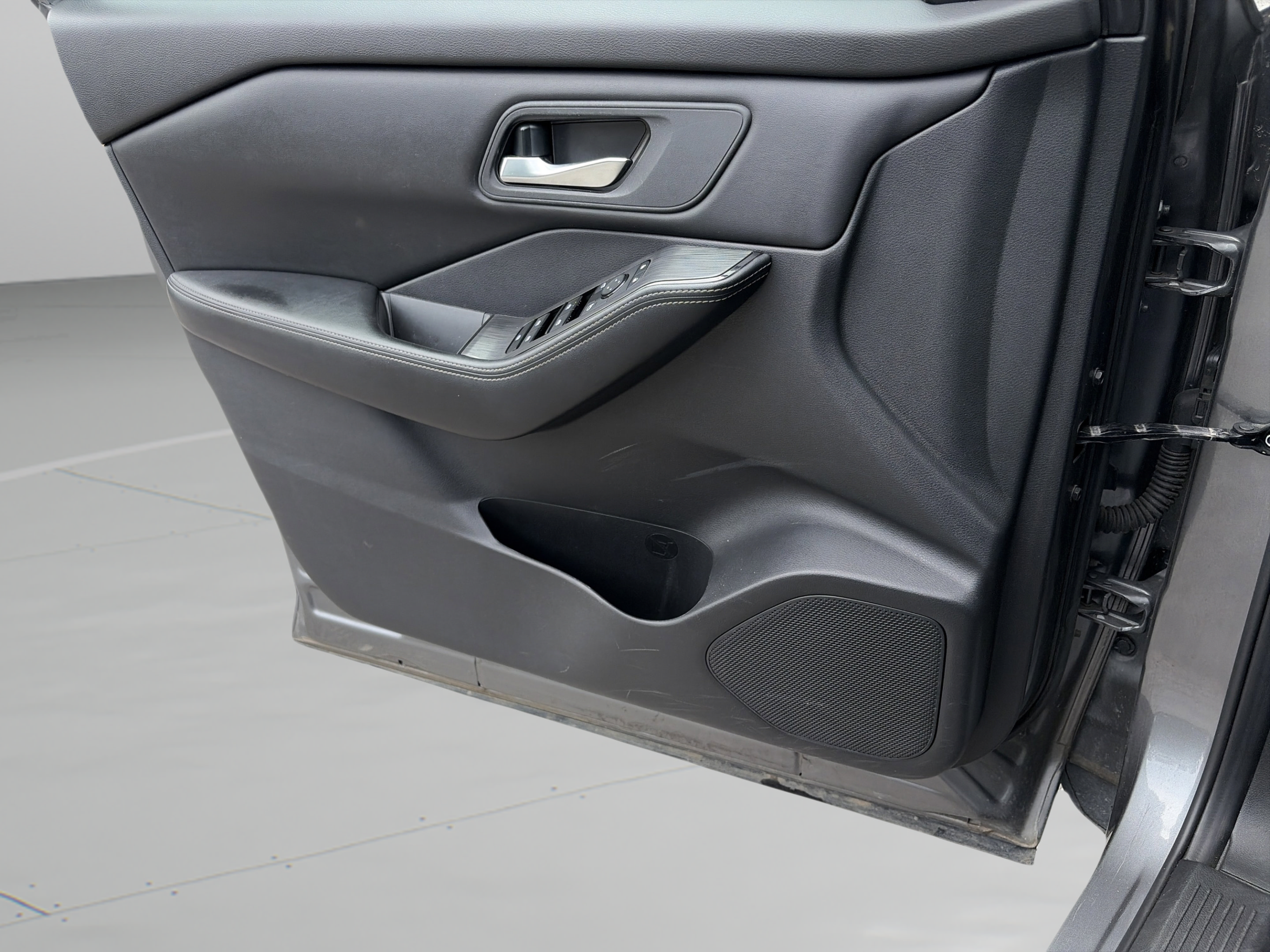 Used 2024 Nissan Rogue SV FWD image 20