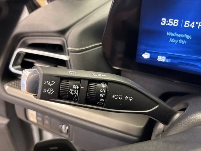 Used 2025 Chevrolet Traverse LT FWD image 31