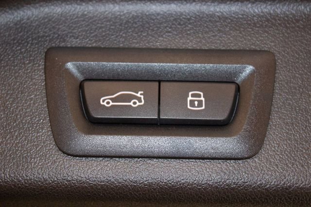 Used 2025 BMW X5 xDrive50e image 16