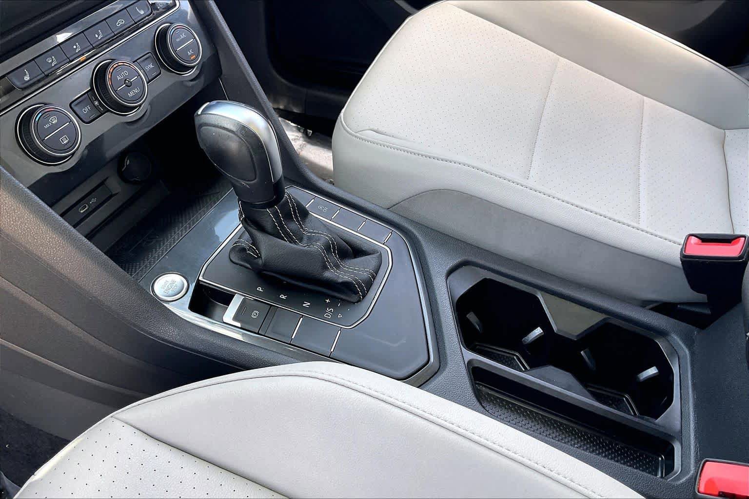 Used 2021 Volkswagen Tiguan SE FWD image 18