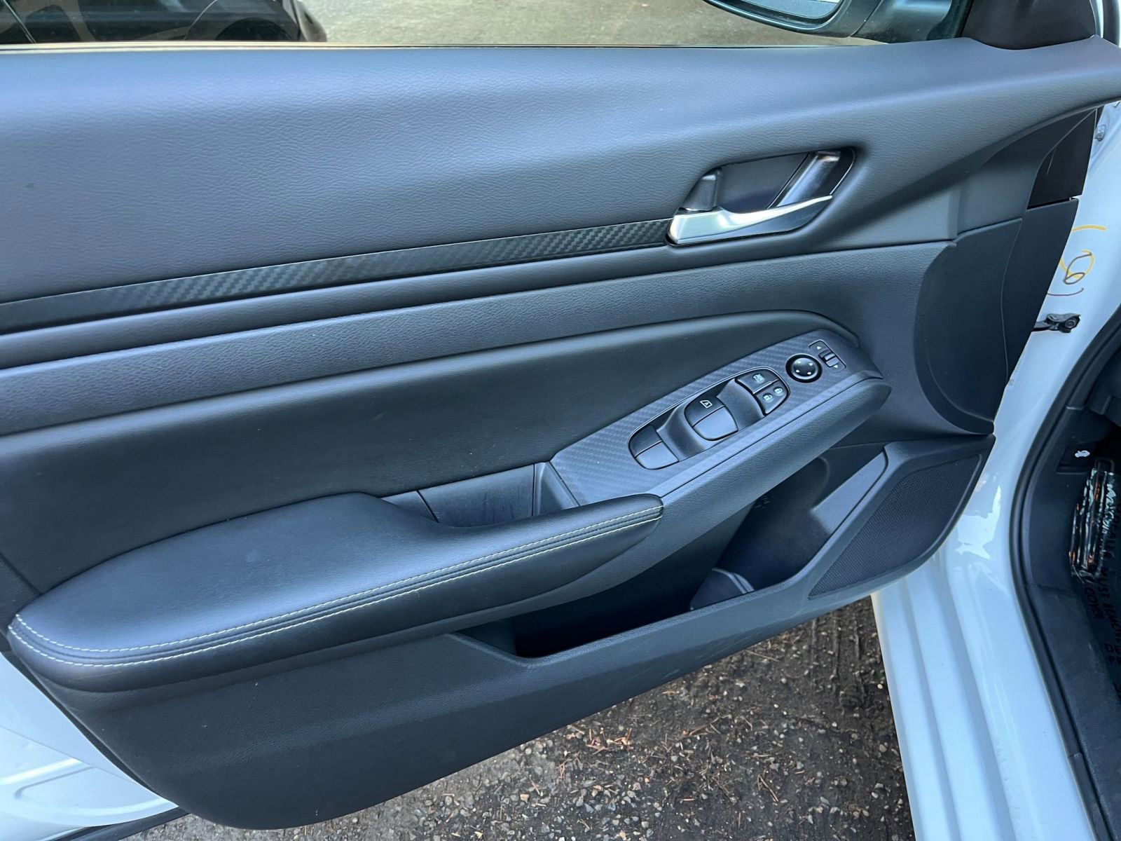 Used 2025 Nissan Altima 2.5 SV FWD image 18
