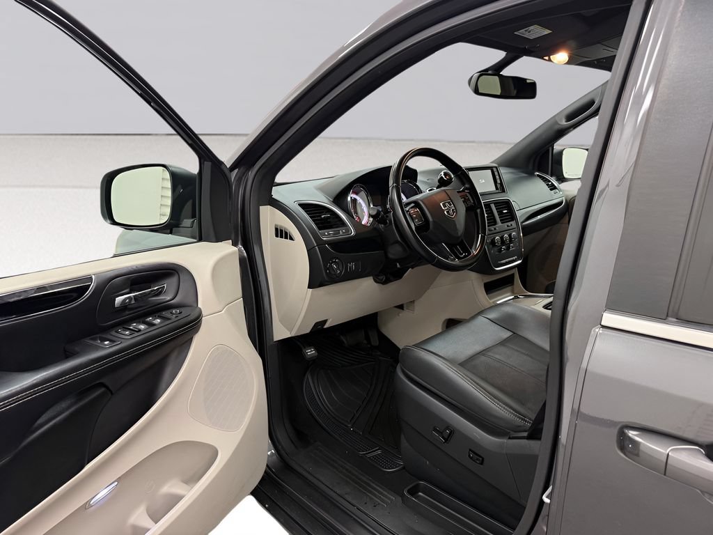Used 2019 Dodge Grand Caravan SXT FWD image 9