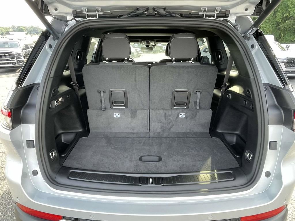 New 2025 Jeep Grand Cherokee L Laredo w/ Luxury Tech Group I image 40