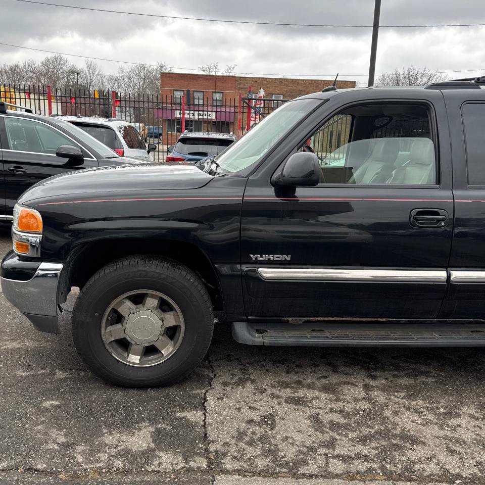 Used 2005 GMC Yukon SLT w/ SLT Preferred Equipment Group AWD/4WD image 4