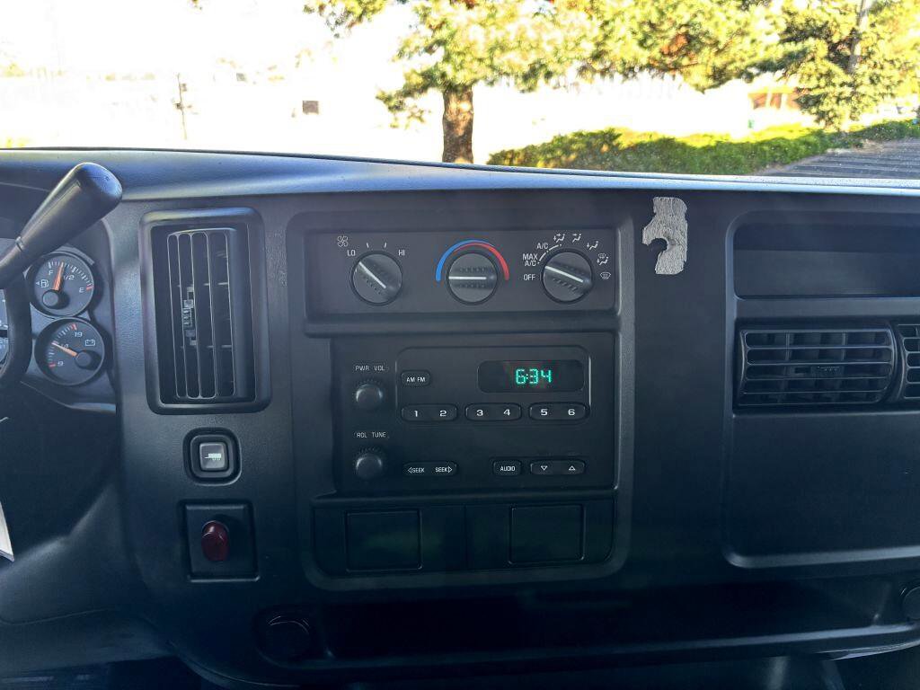 Used 2005 Chevrolet Express 1500 image 20