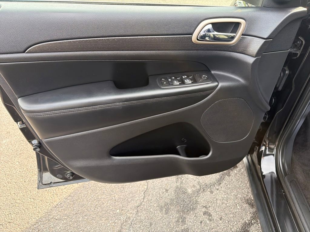 Used 2015 Jeep Grand Cherokee Laredo w/ Quick Order Package 23E image 12