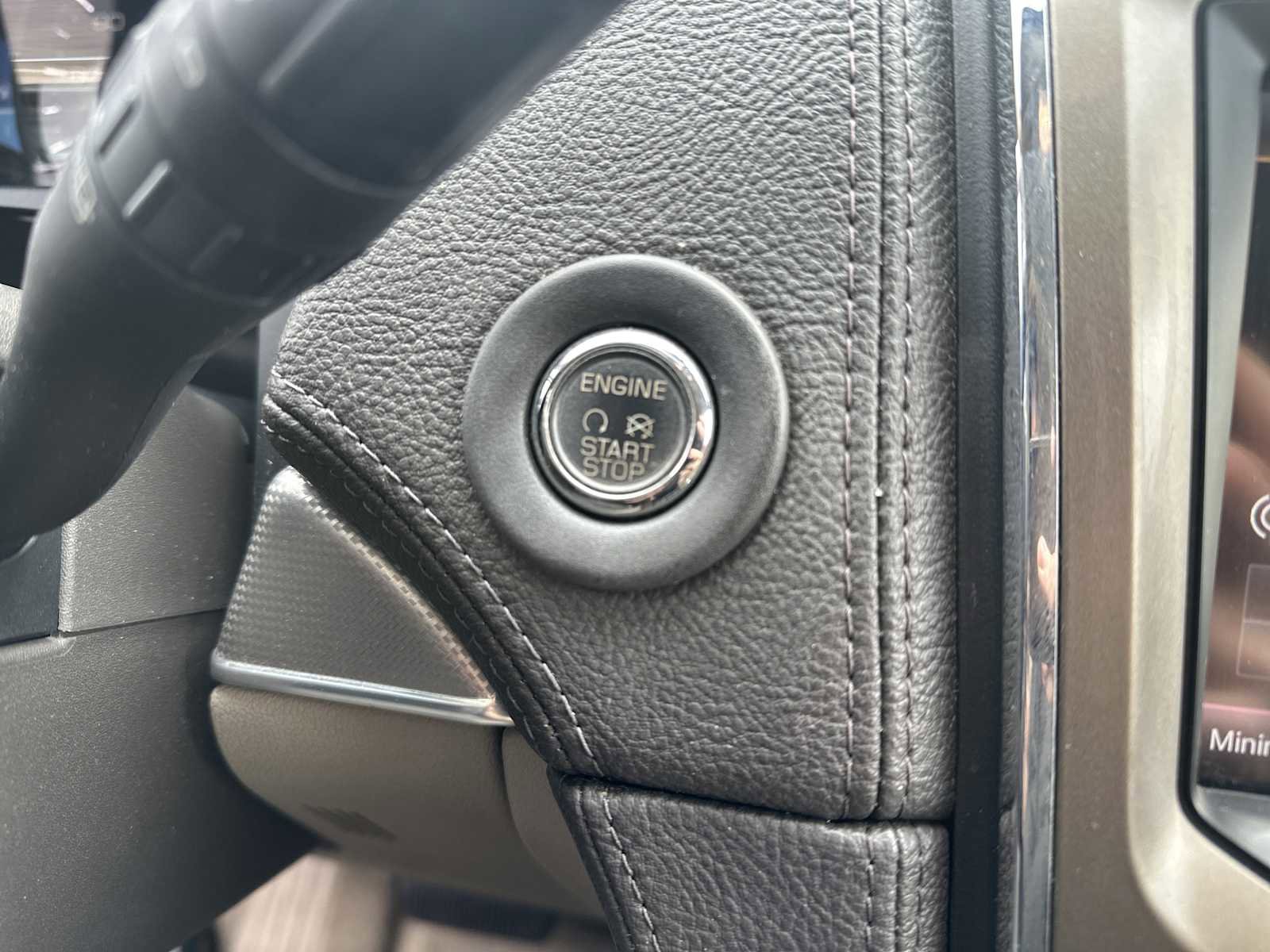 Used 2012 Lincoln MKX FWD w/ Class II Trailer Tow Pkg image 17