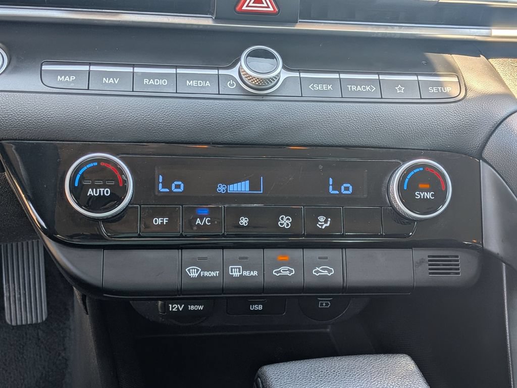 Certified 2024 Hyundai Elantra SEL FWD image 23